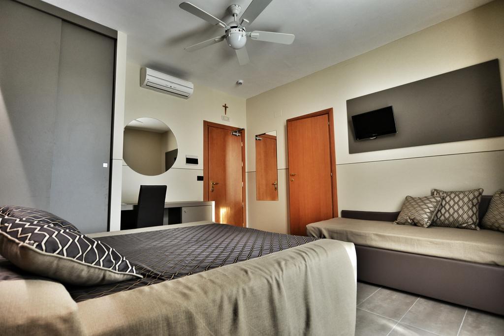 Hotel Sorriso Toscolano Maderno Bagian luar foto