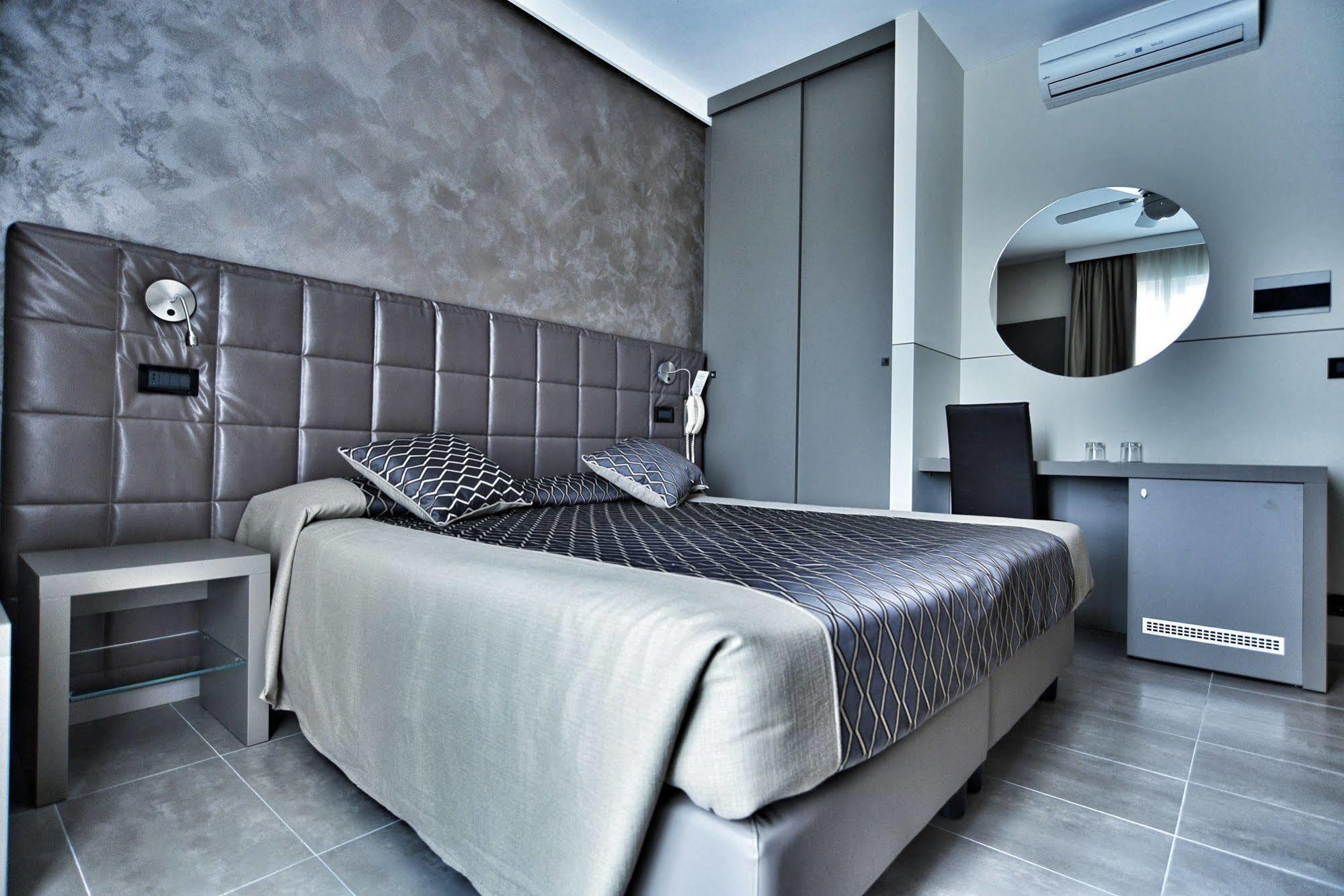 Hotel Sorriso Toscolano Maderno Bagian luar foto