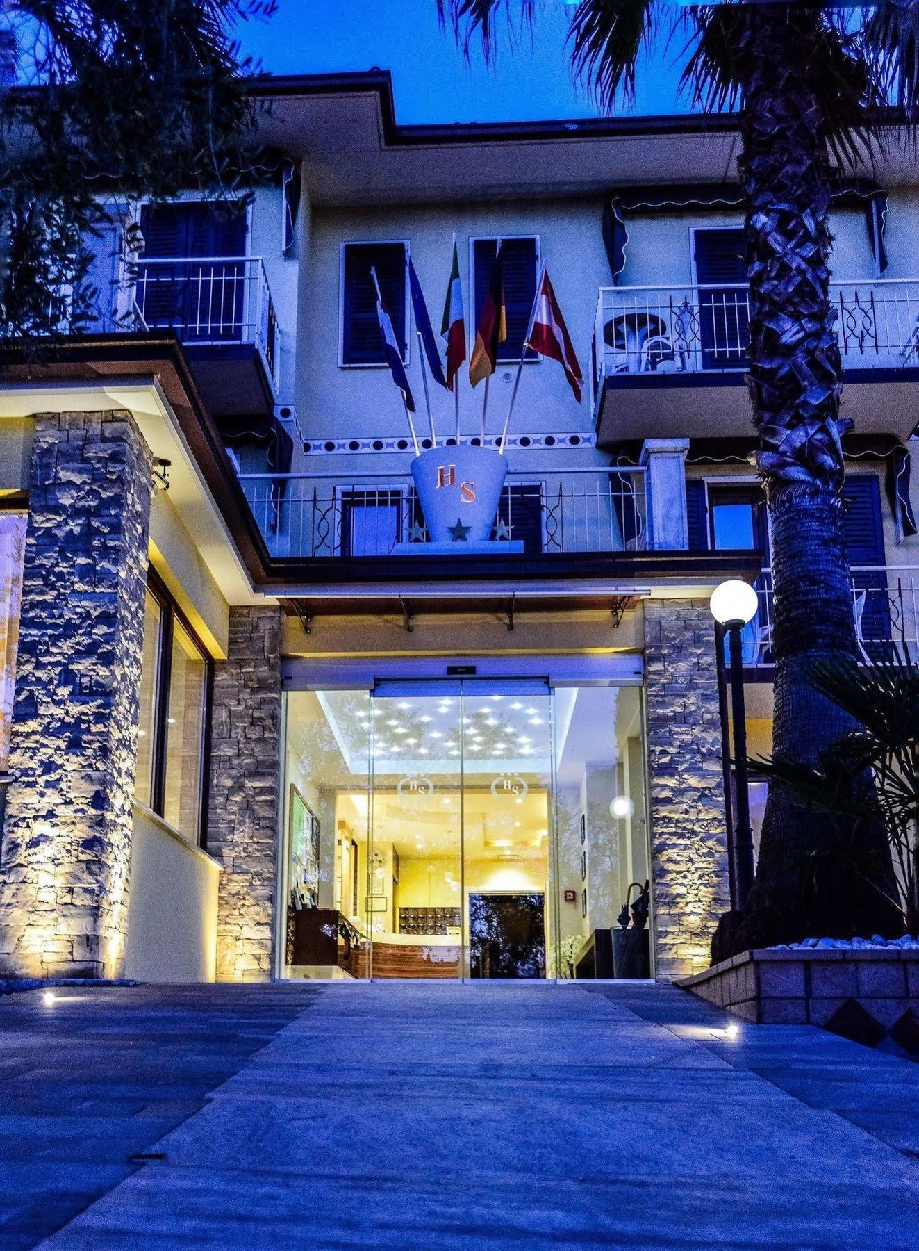 Hotel Sorriso Toscolano Maderno Bagian luar foto