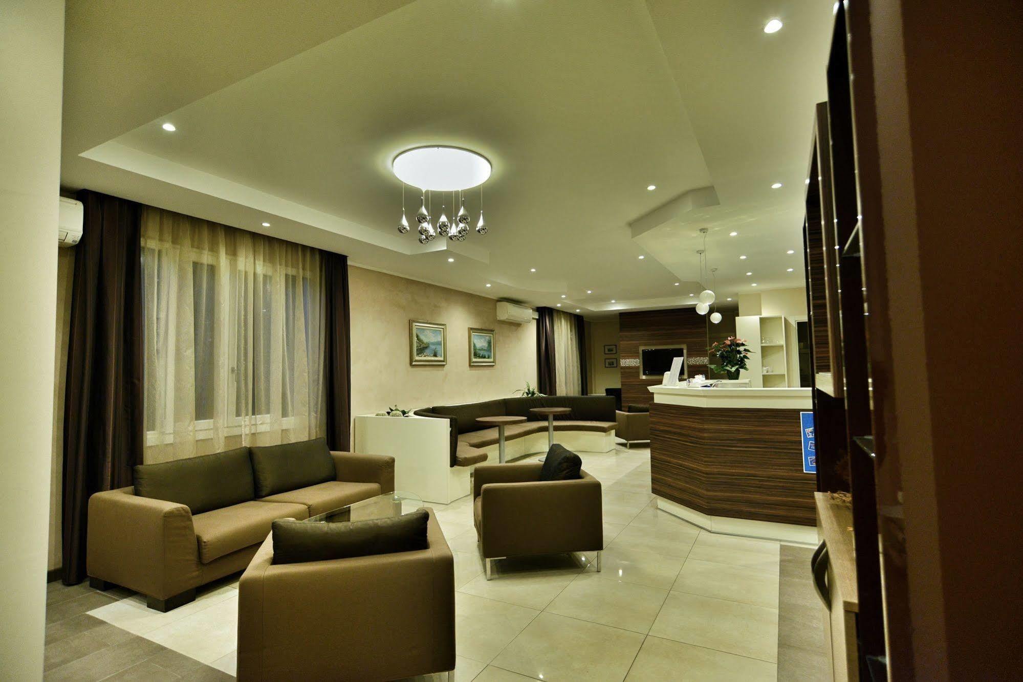Hotel Sorriso Toscolano Maderno Bagian luar foto