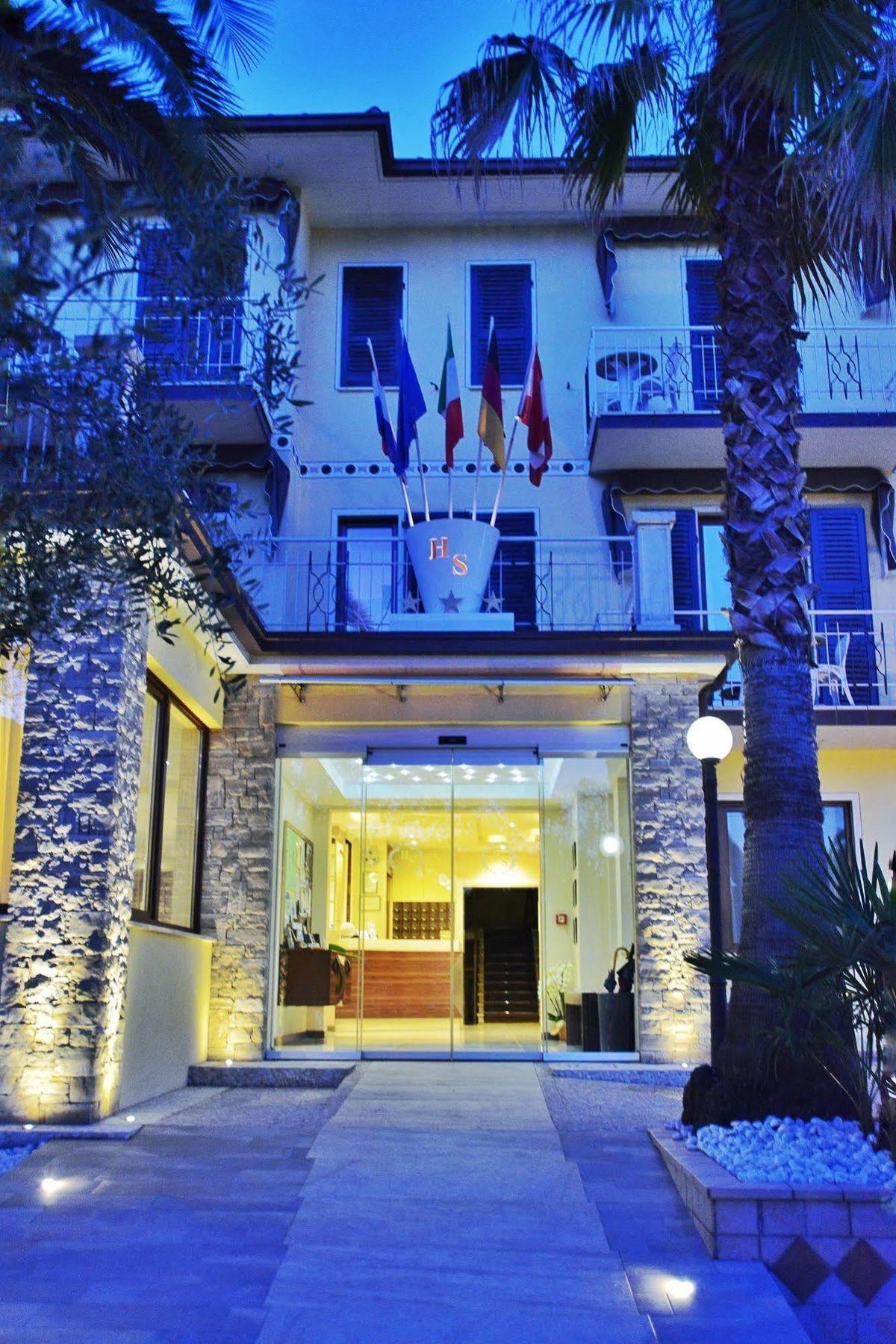 Hotel Sorriso Toscolano Maderno Bagian luar foto