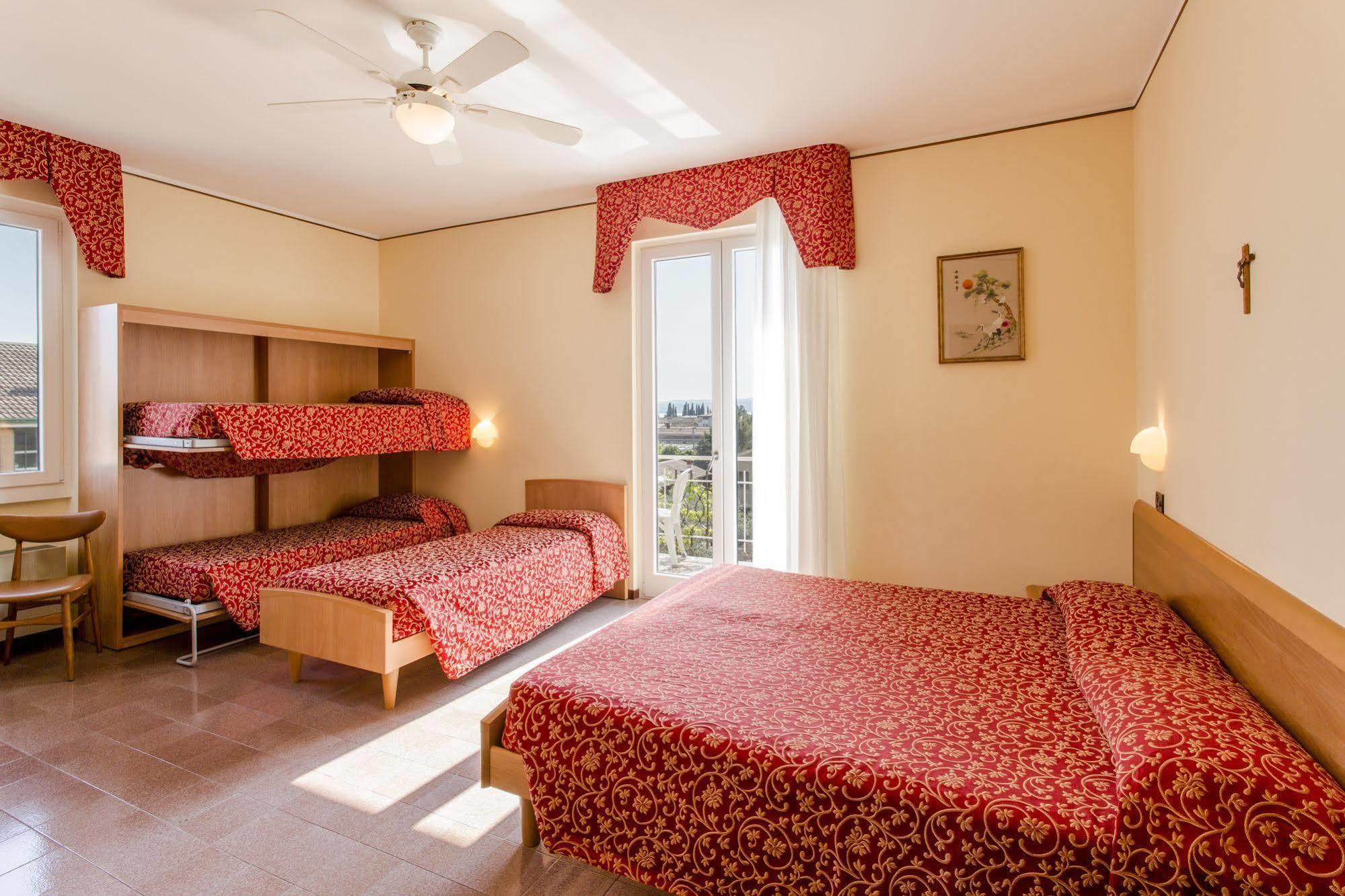 Hotel Sorriso Toscolano Maderno Bagian luar foto