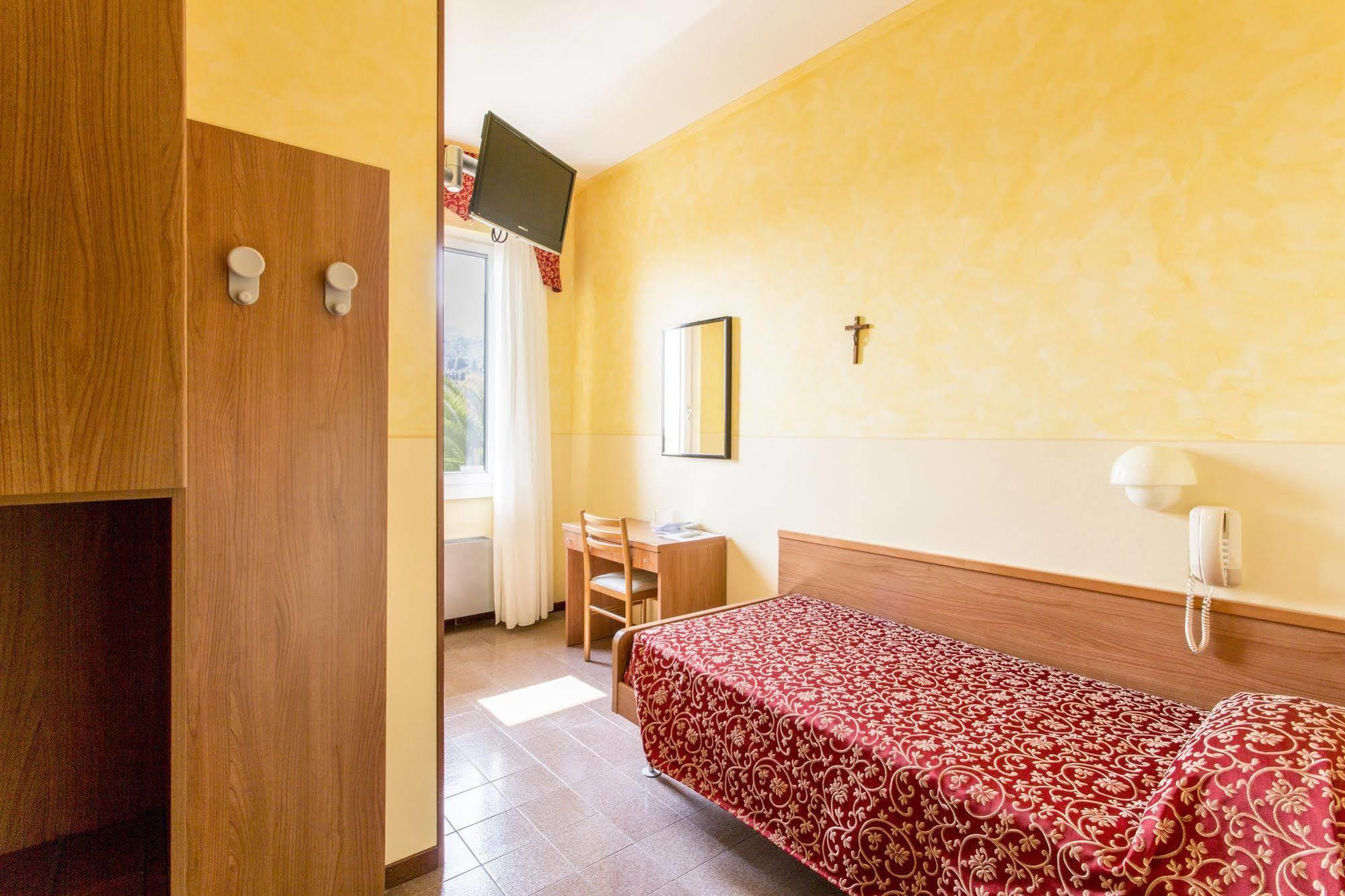 Hotel Sorriso Toscolano Maderno Bagian luar foto