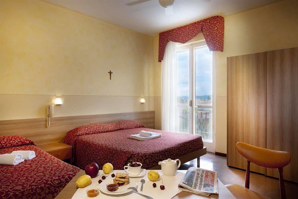Hotel Sorriso Toscolano Maderno Bagian luar foto