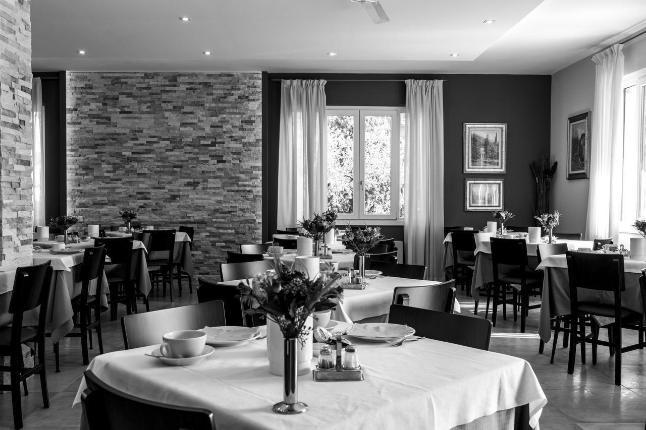 Hotel Sorriso Toscolano Maderno Bagian luar foto