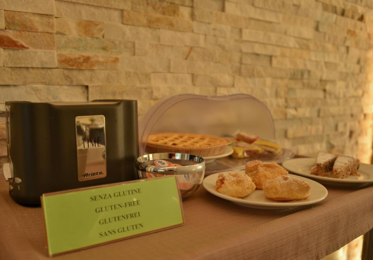 Hotel Sorriso Toscolano Maderno Bagian luar foto