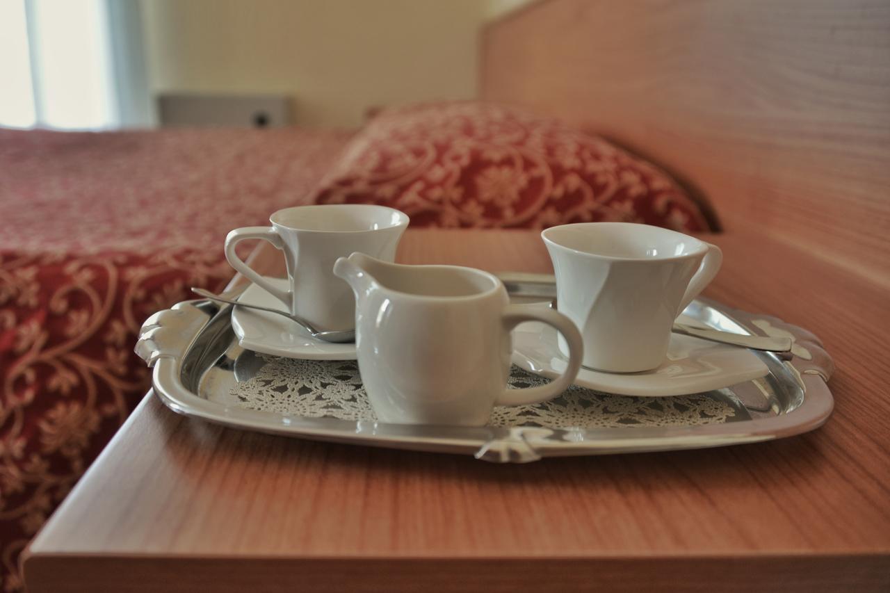 Hotel Sorriso Toscolano Maderno Bagian luar foto